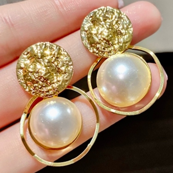 Jewelry - Fashionable Gold-plated Circle Mother-of-Pearls Earrings